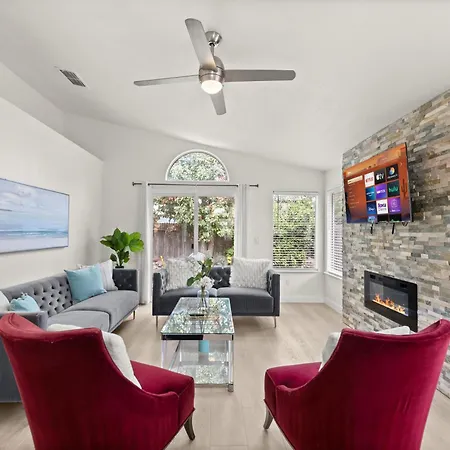 Recently Upgraded House With King Suite, Quiet Nbhd, Fast Wifi, And Yard